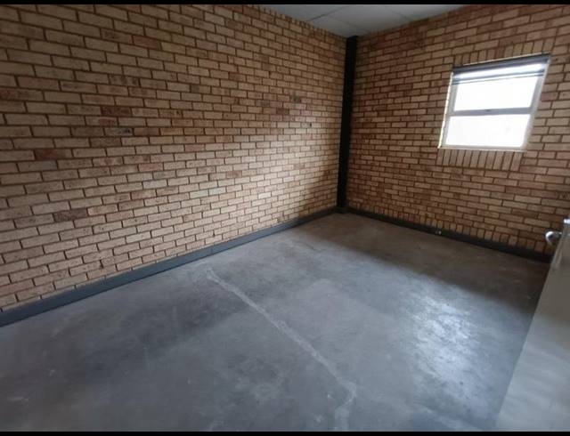 INDUSTRIAL PROPERTY TO RENT IN CHAMDOR